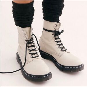 Dr Martens 1460 Pascal Hardware Virginia Boots in Bone White Size 5